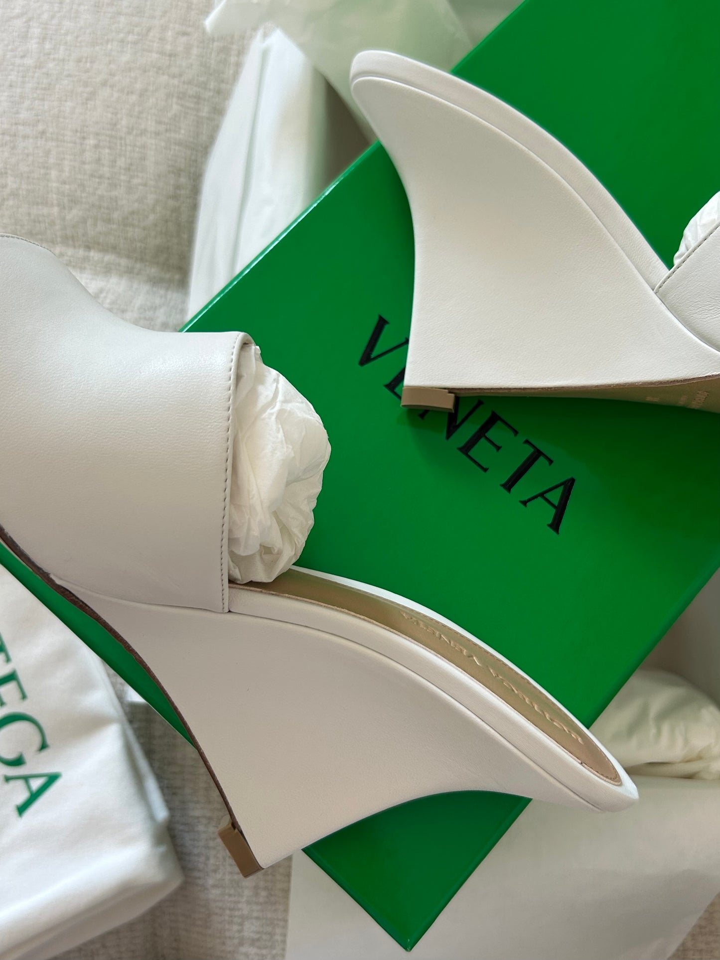 Stretch wedge mules
