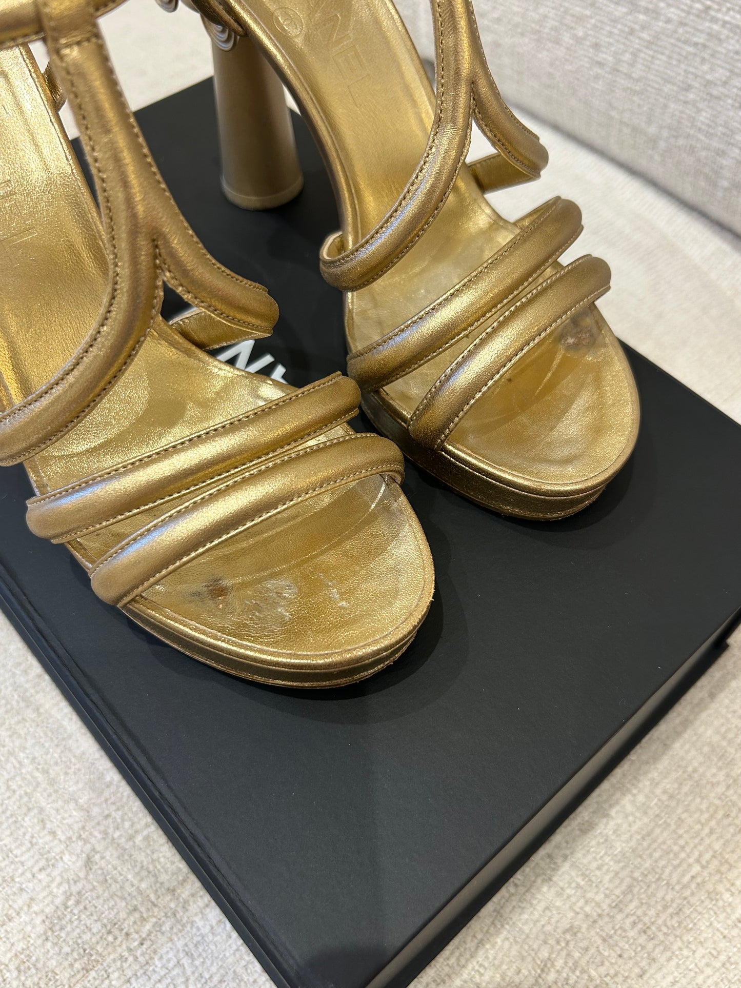 Sandals Greco-Roman gold