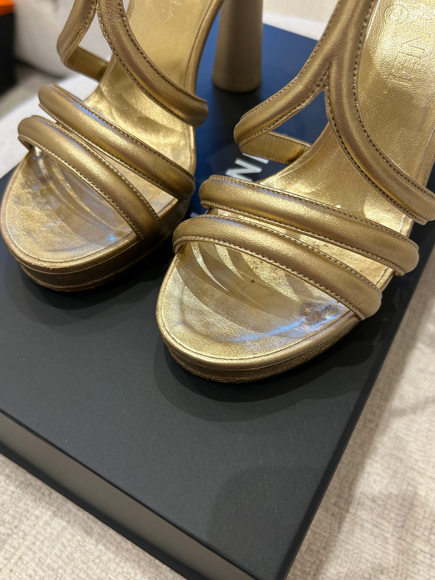 Sandals Greco-Roman gold