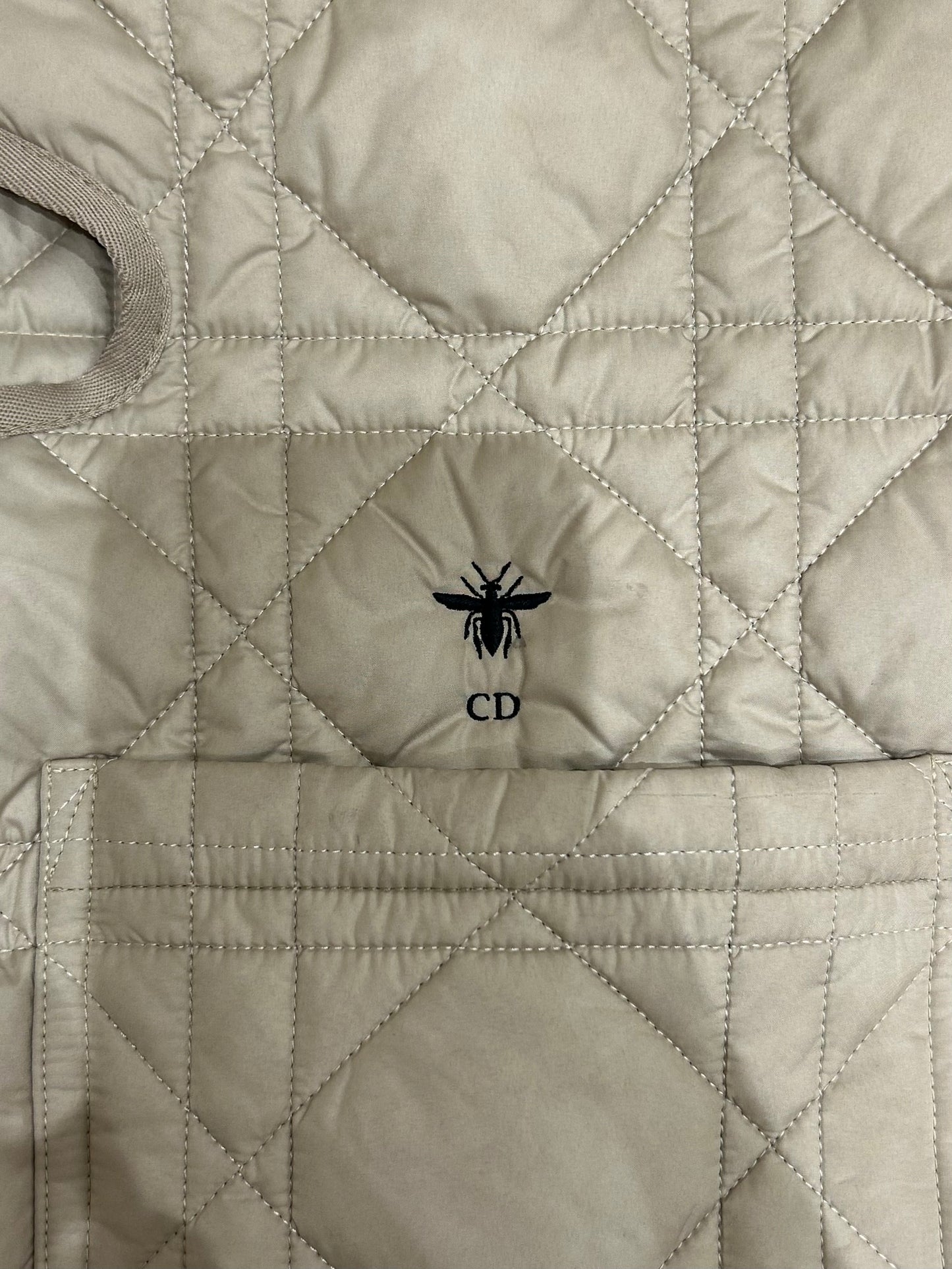 Macrocannage cape