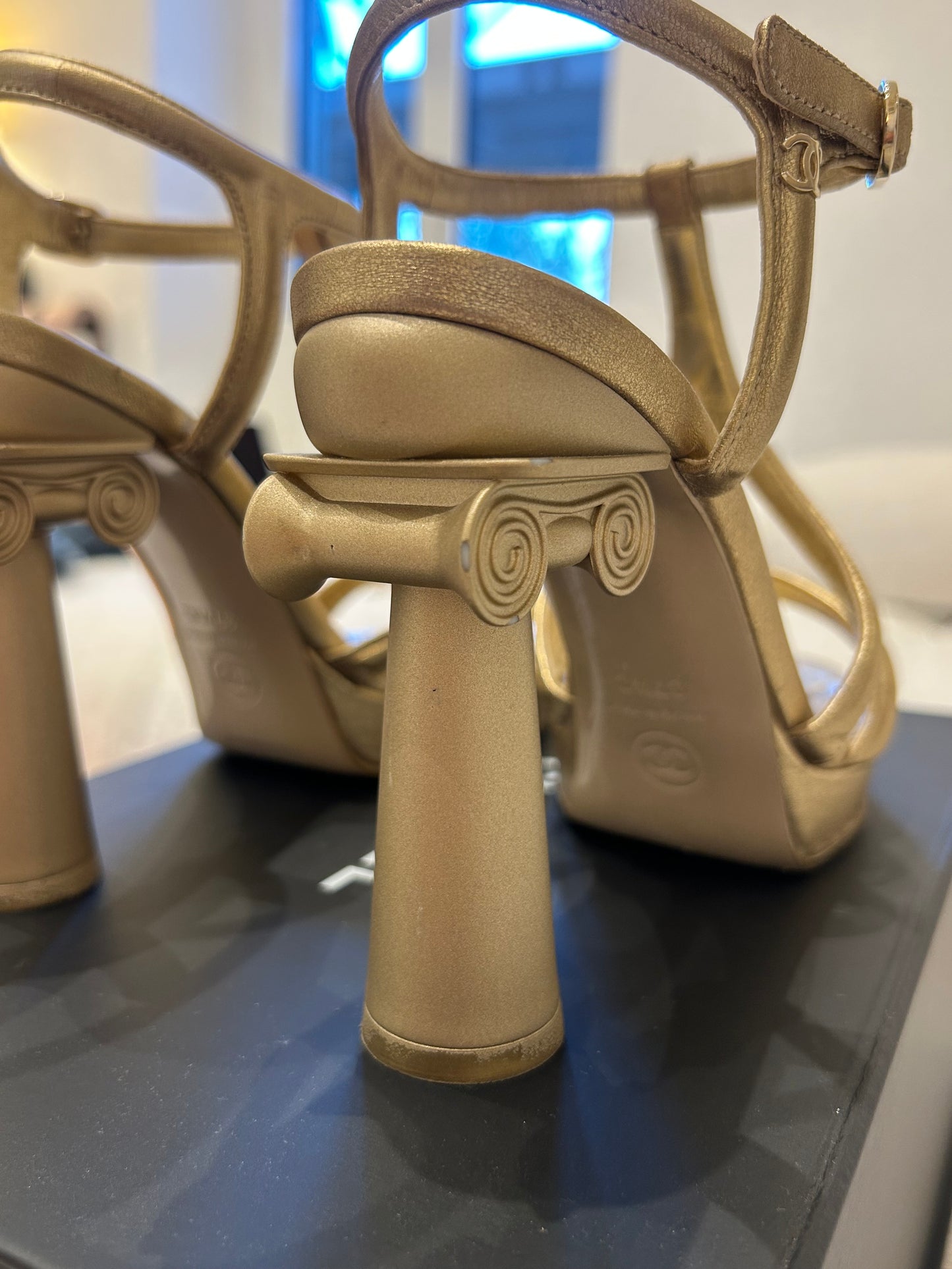 Sandals Greco-Roman gold
