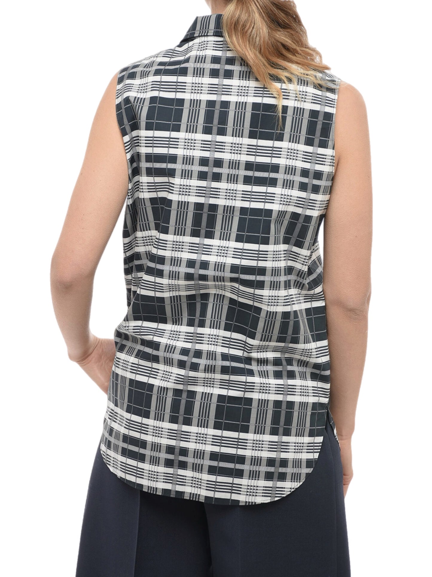 Sleeveless shirt