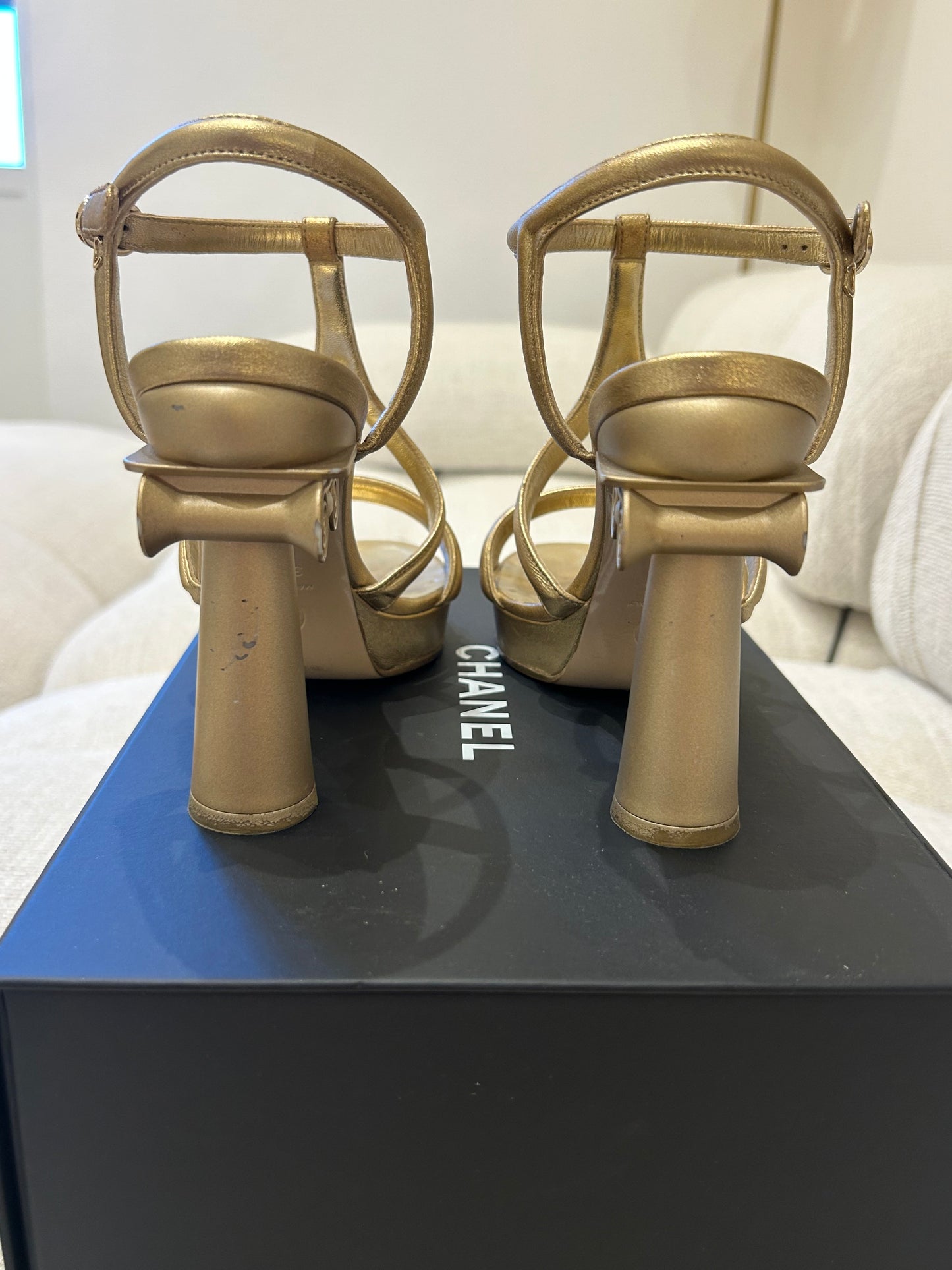 Sandals Greco-Roman gold