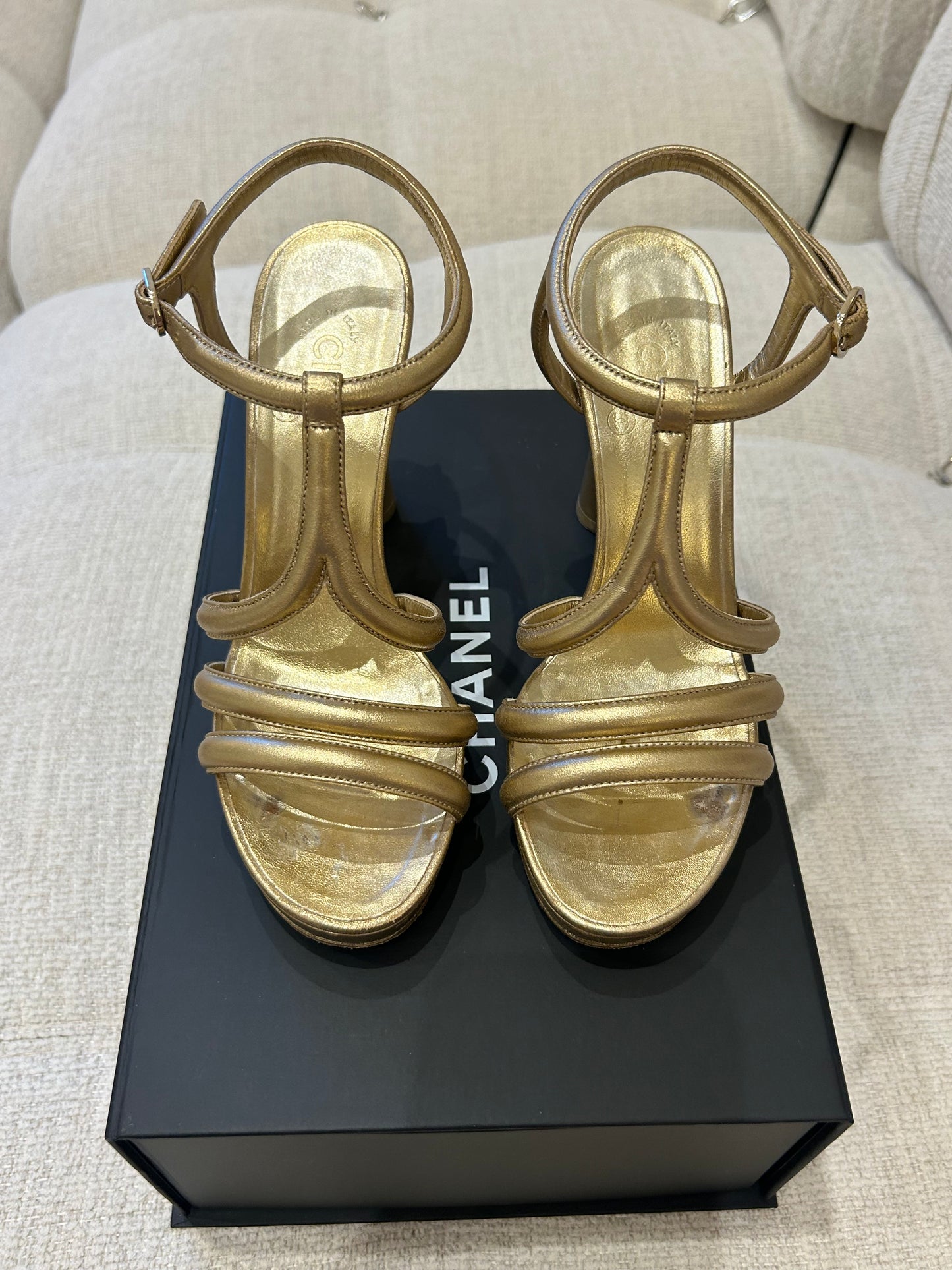 Sandals Greco-Roman gold