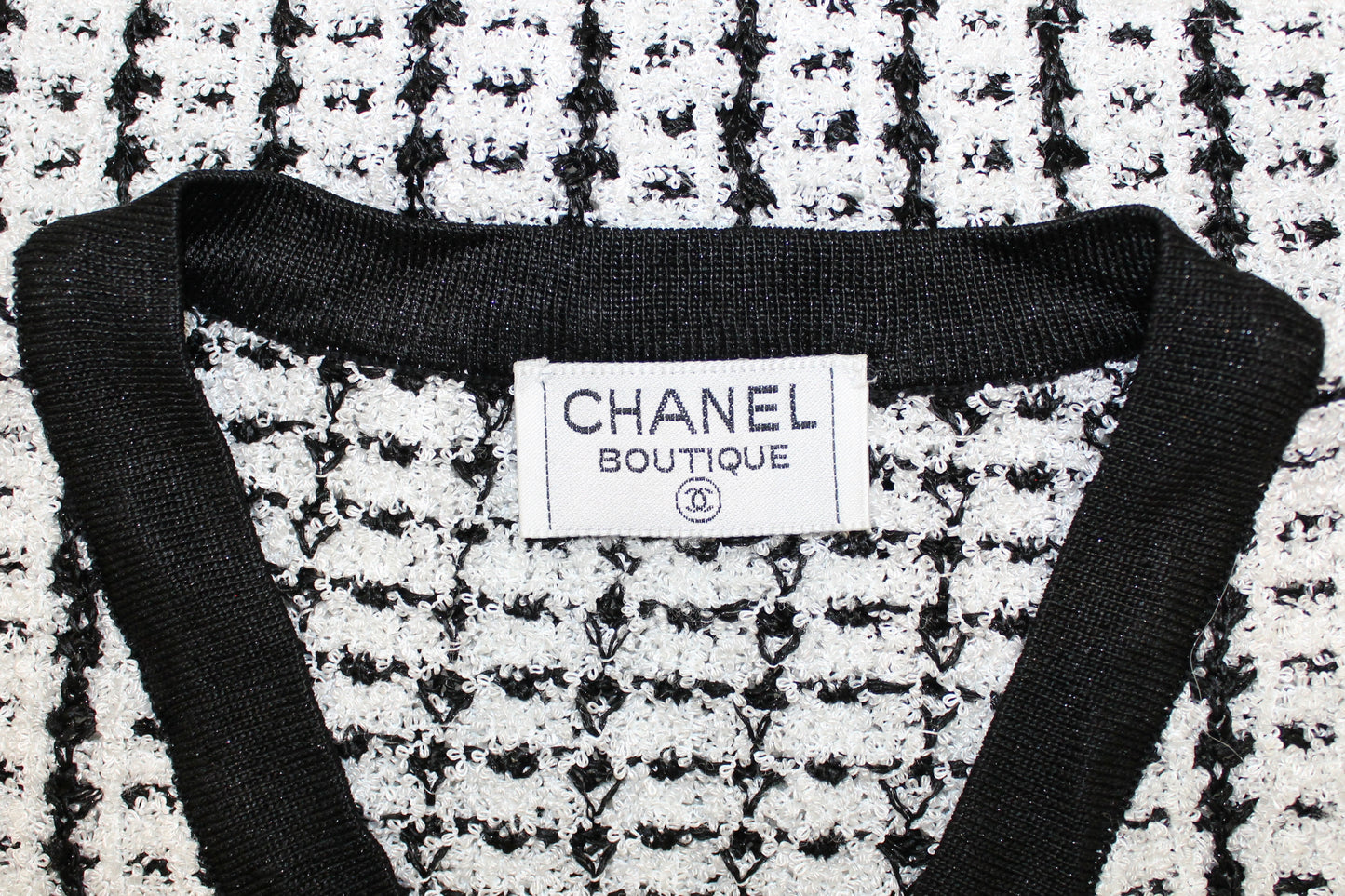 Black and white tweed V-top