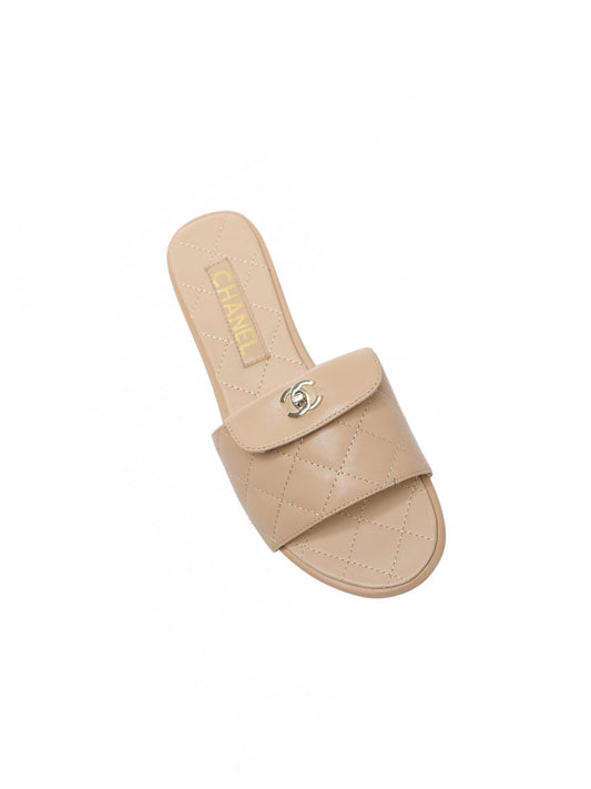 Turnlock sandals