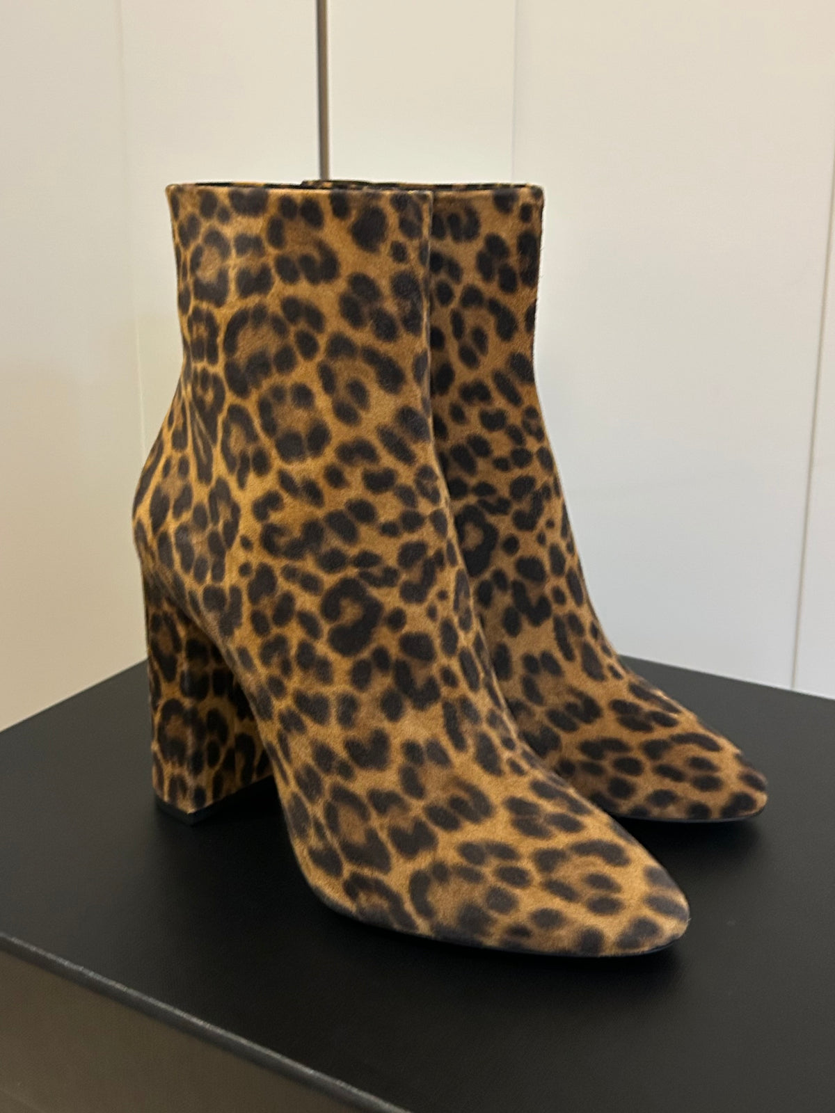 Lou 100 leopard boots