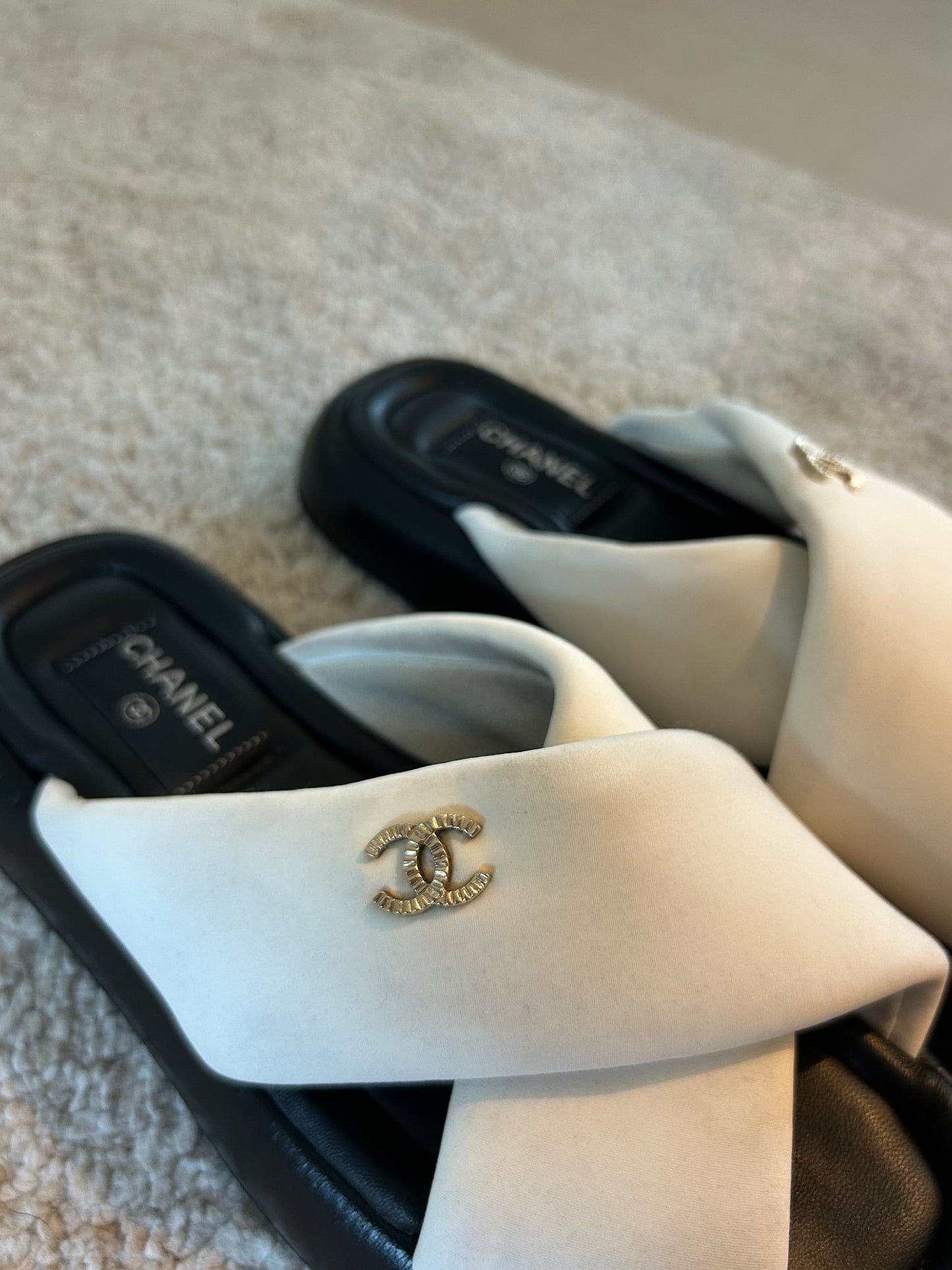 Sandals black and white