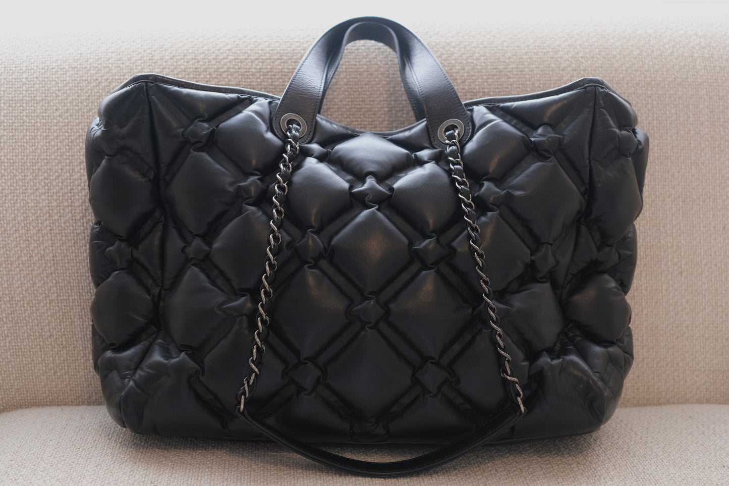 Quilted bubble tote bag