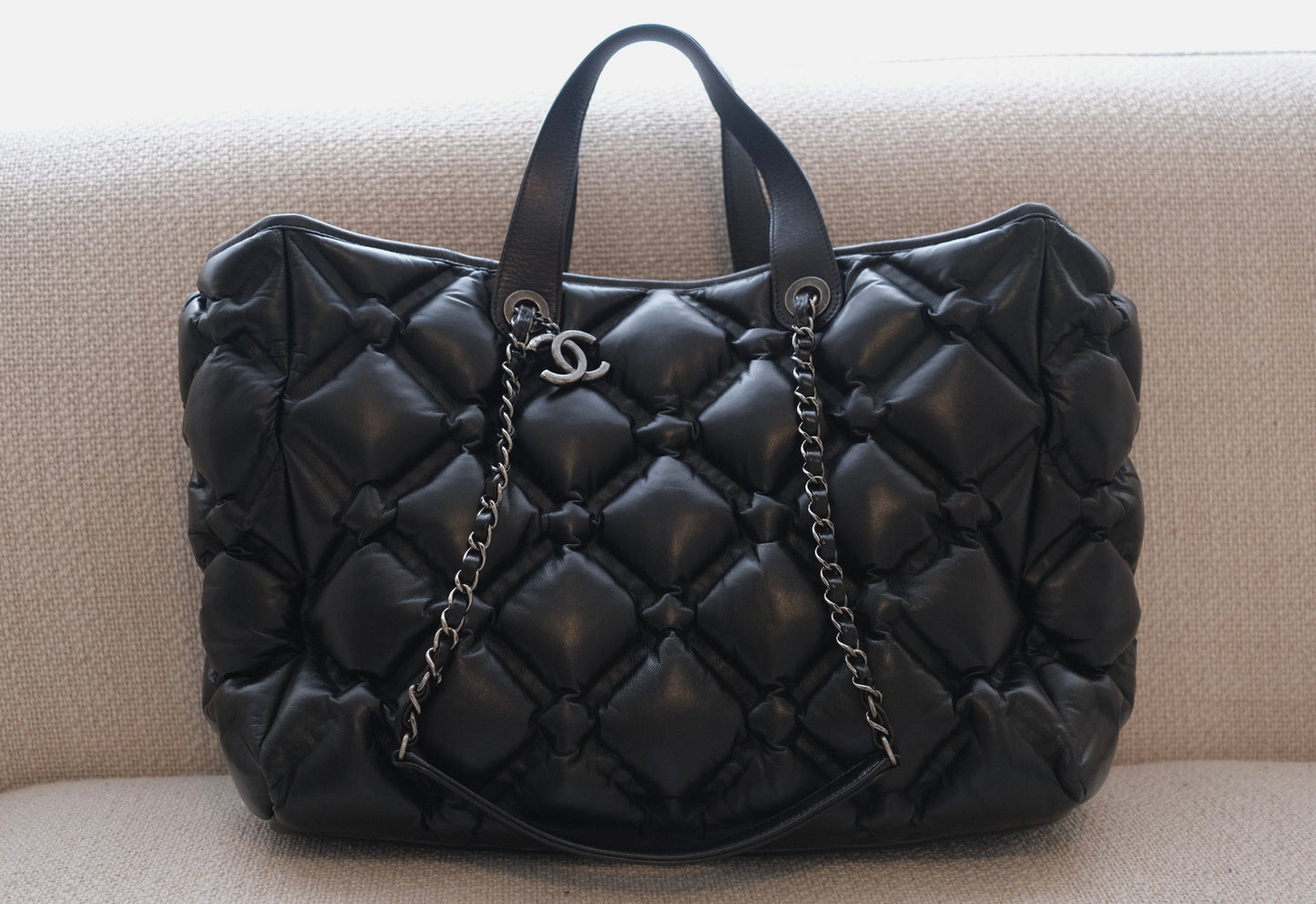 Quilted bubble tote bag