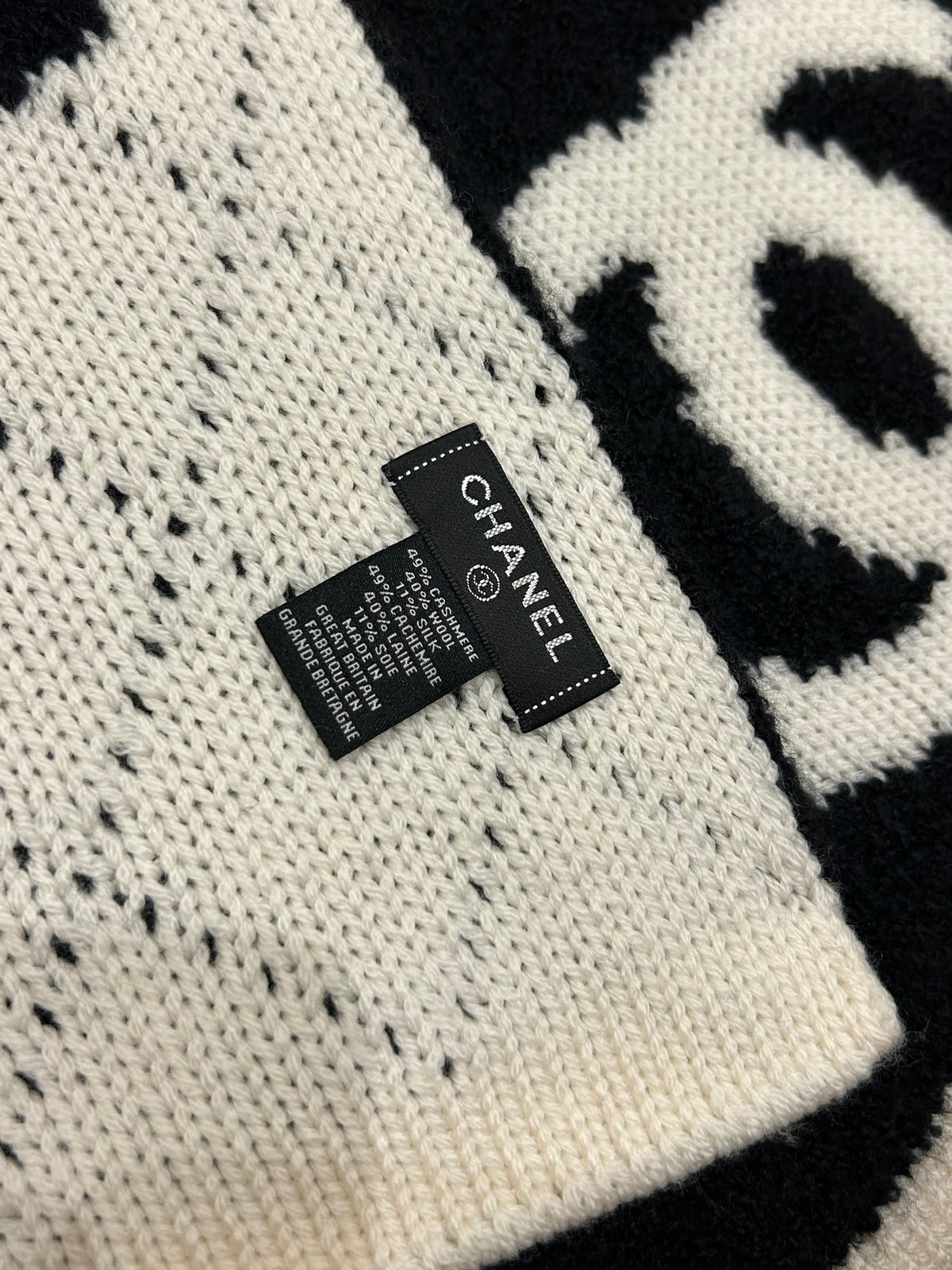 Reversible thick scarf