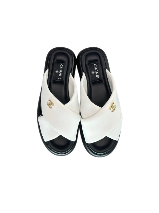 Sandals black and white