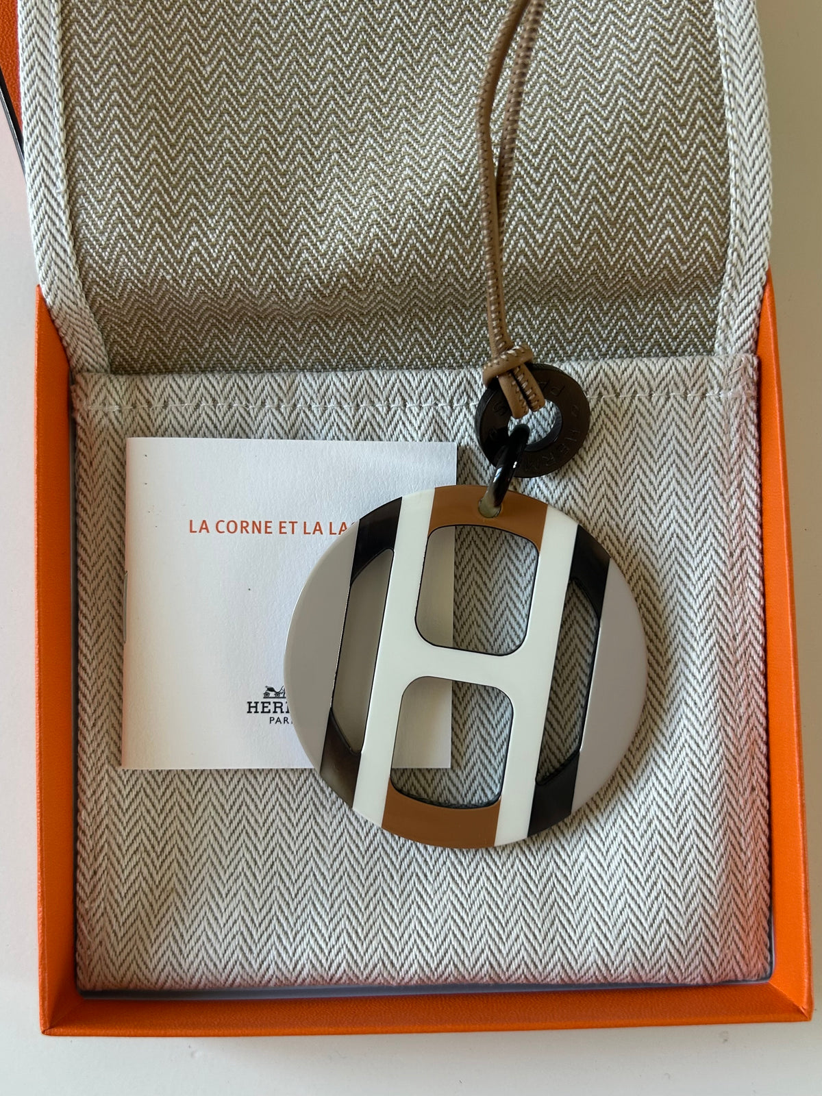 H équipe necklace