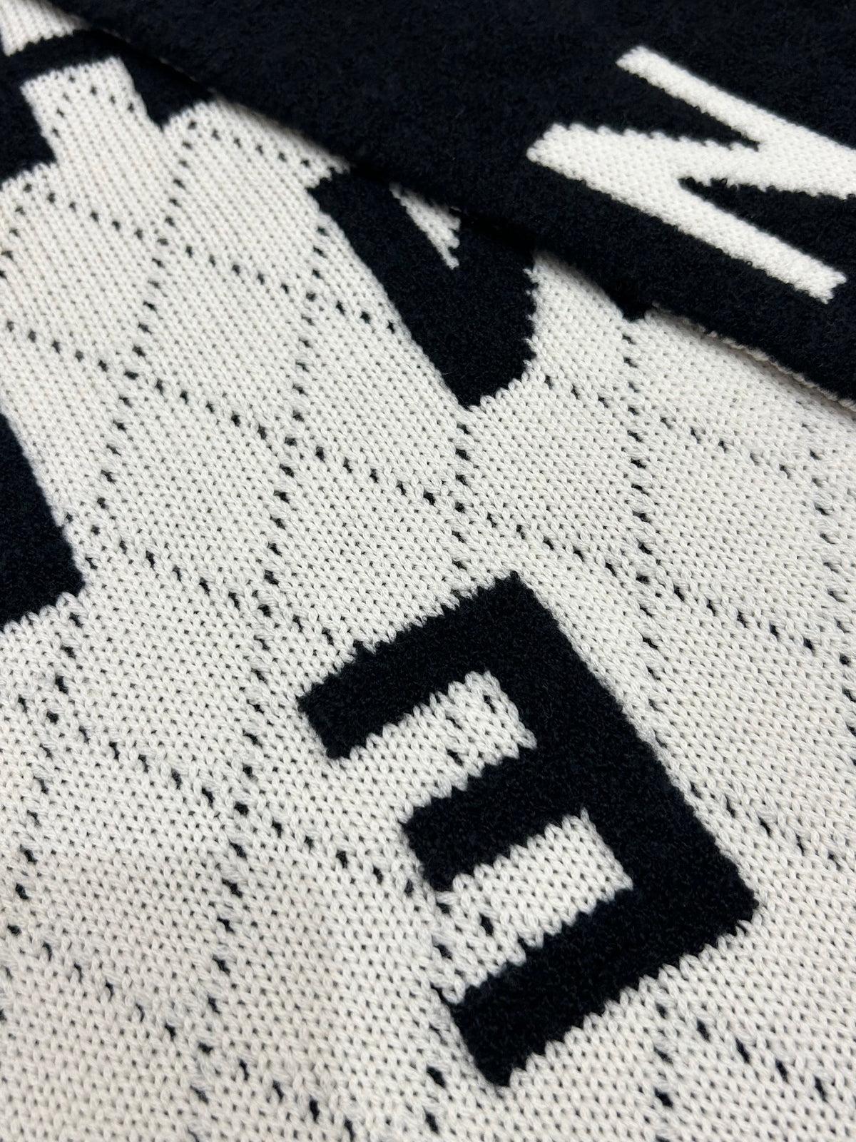 Reversible thick scarf