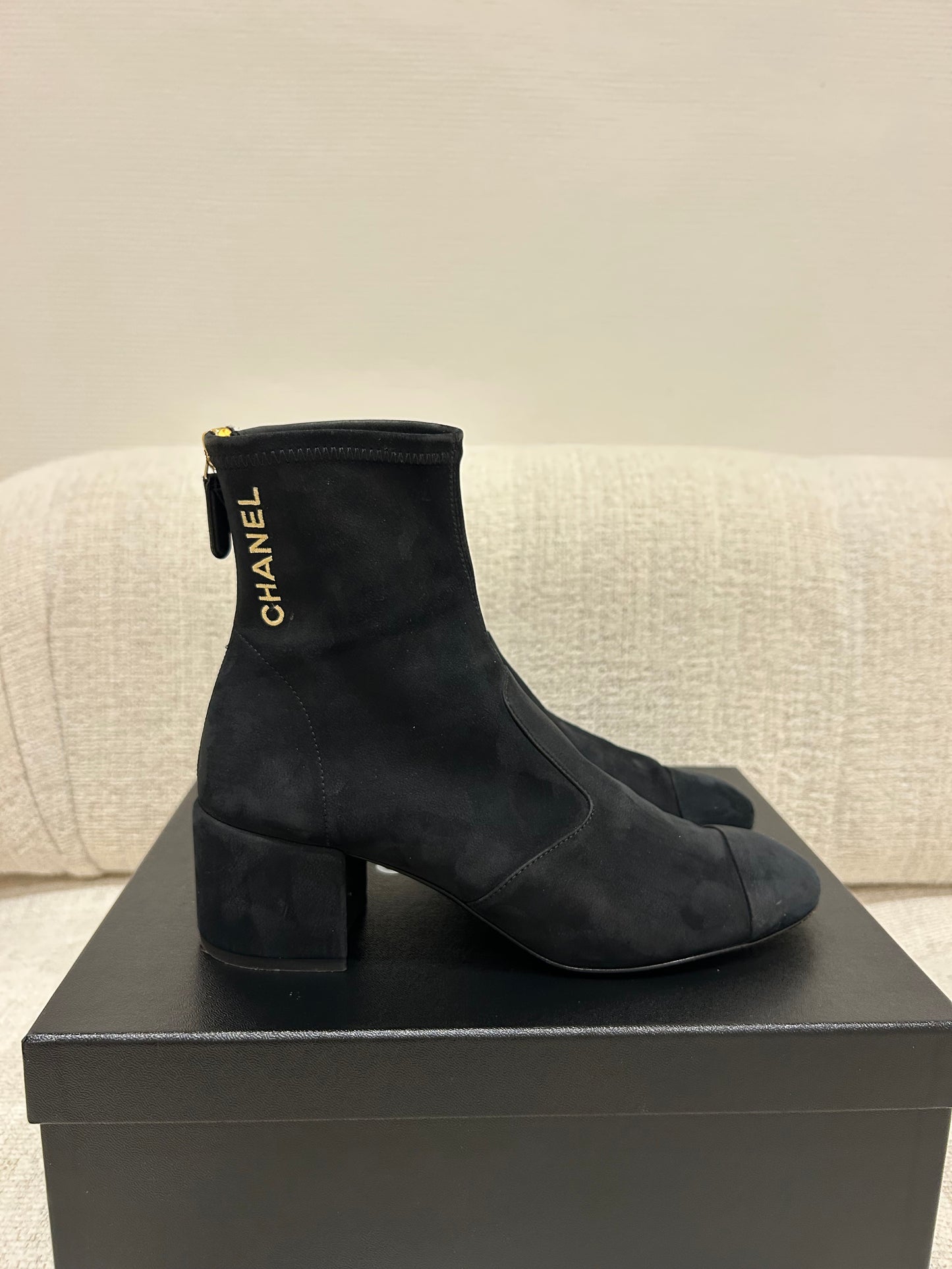 Suede boots
