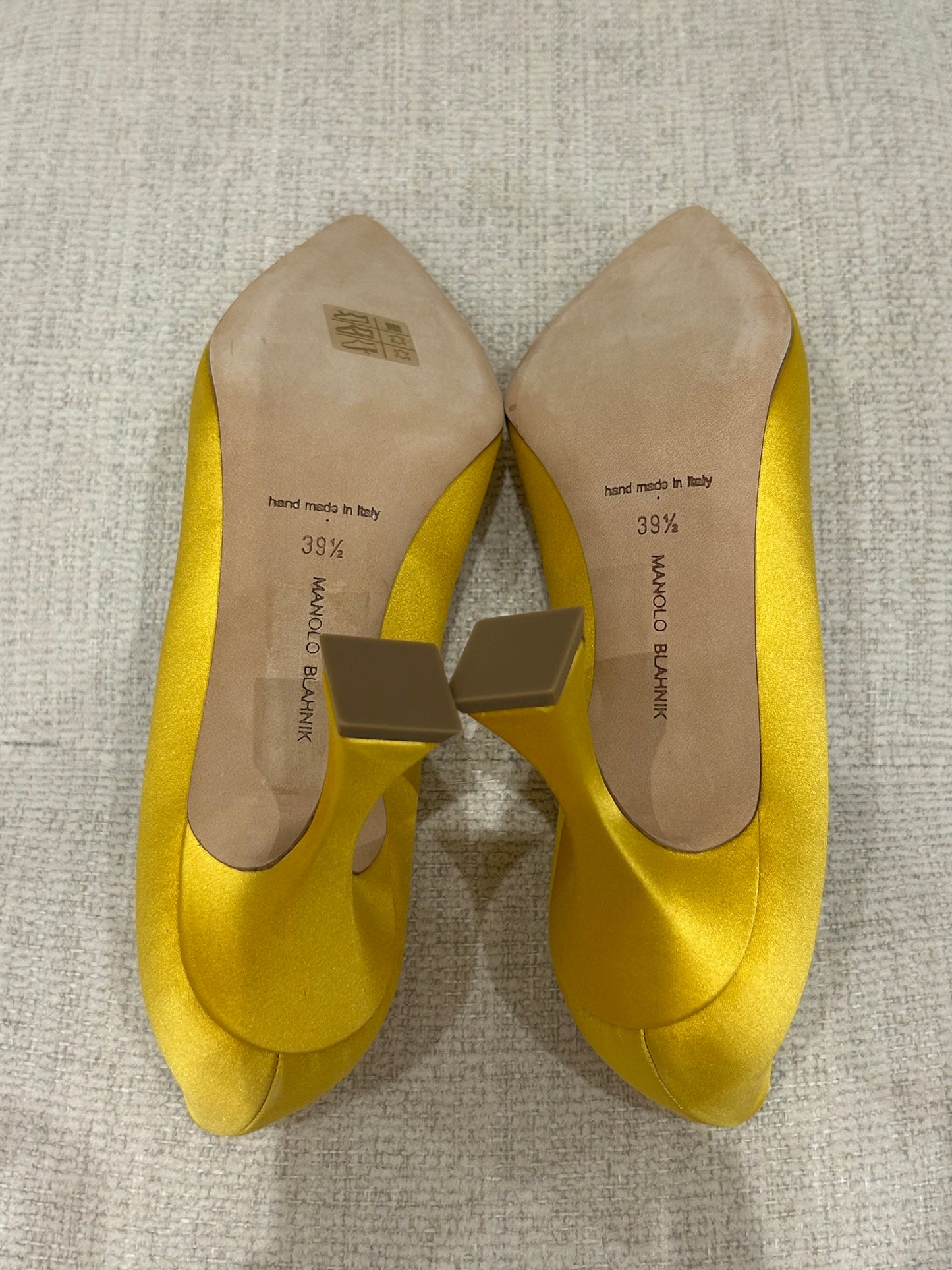 Floritanuhi yellow satin pumps