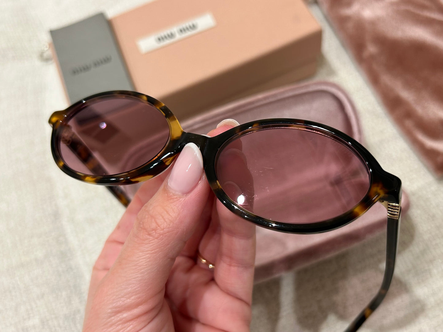 Oval tortoiseshell sunglasses
