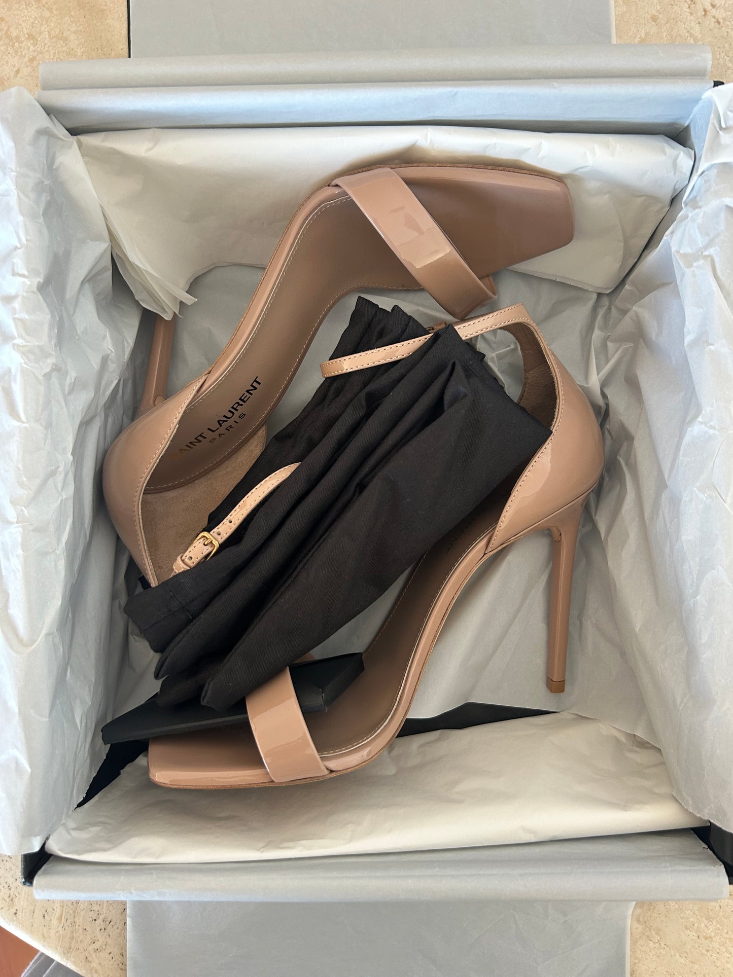 Amber 105 nude patent leather