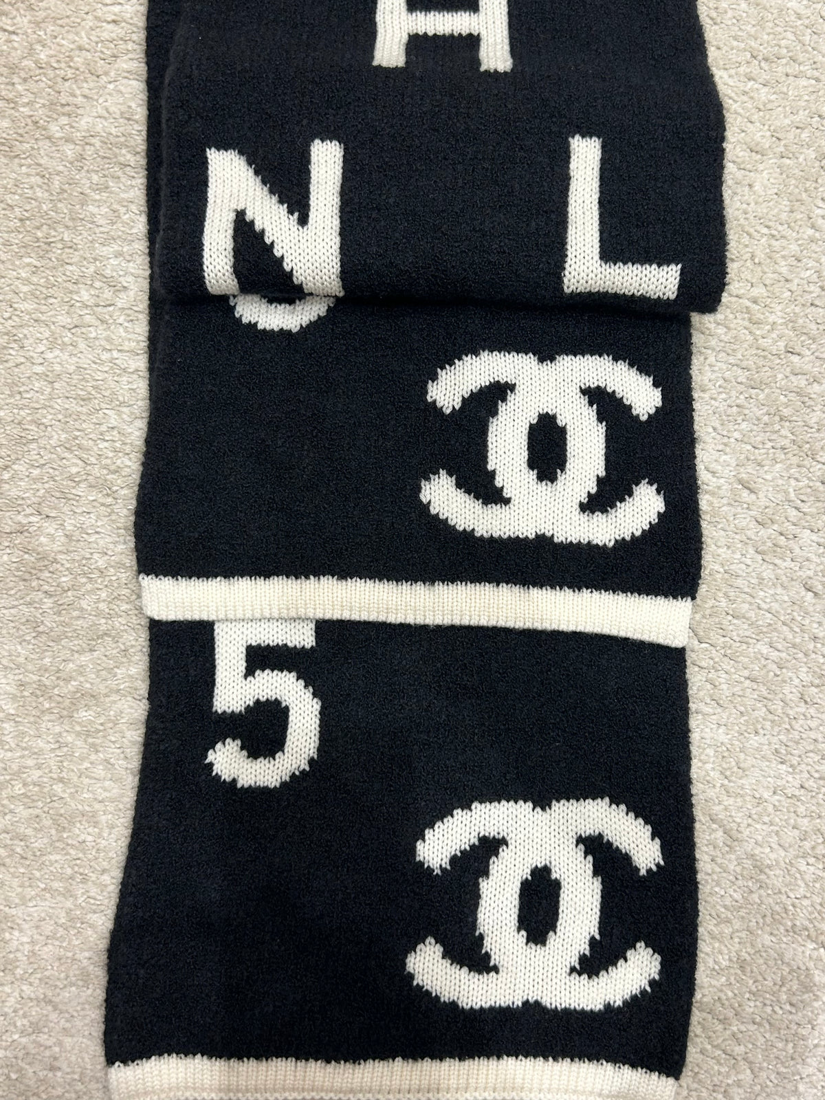 Reversible thick scarf