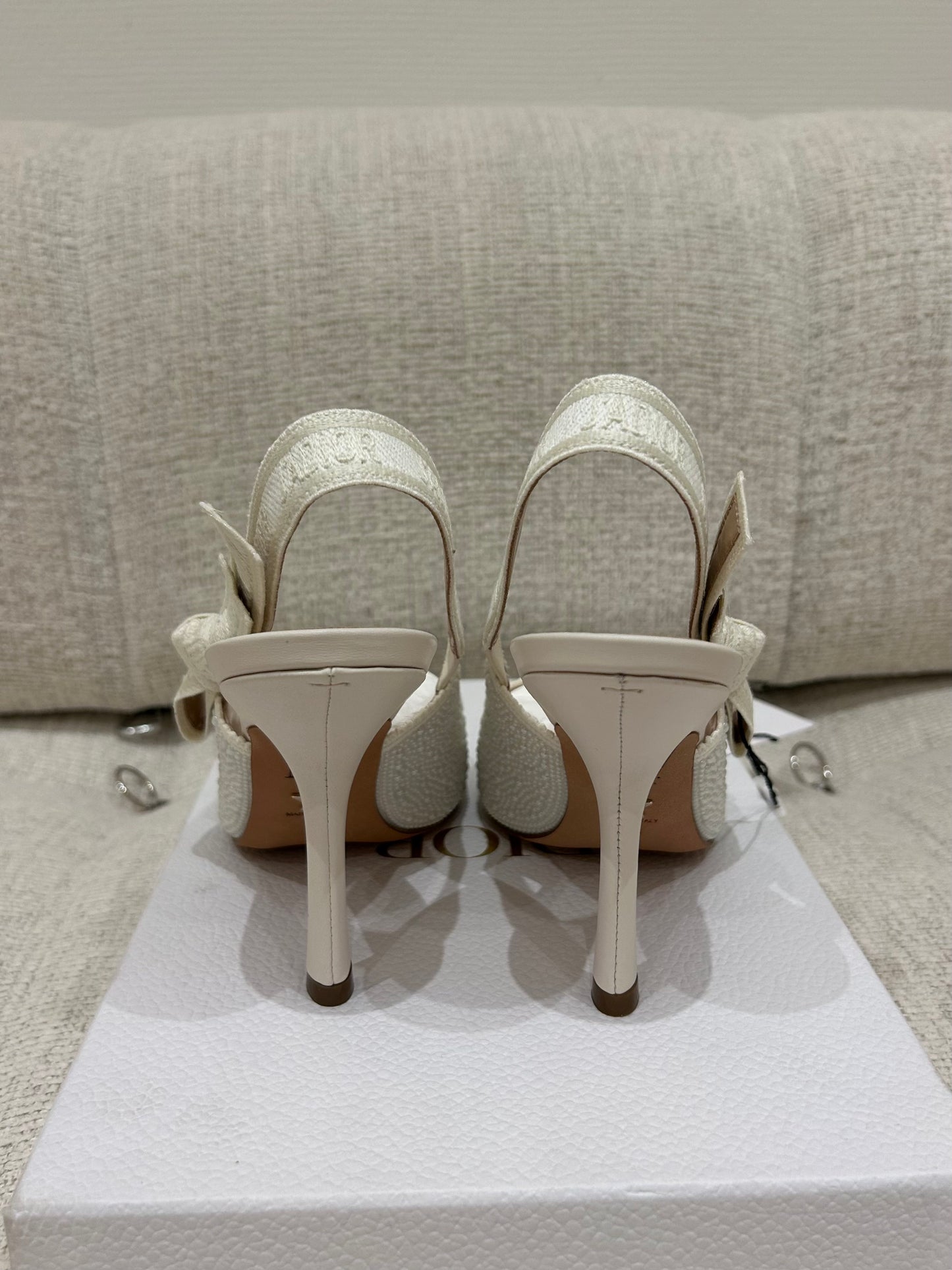 Pearls embellished J’adior slingback