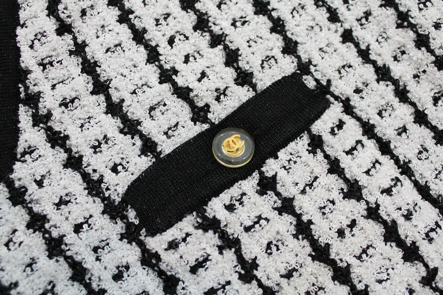 Black and white tweed V-top